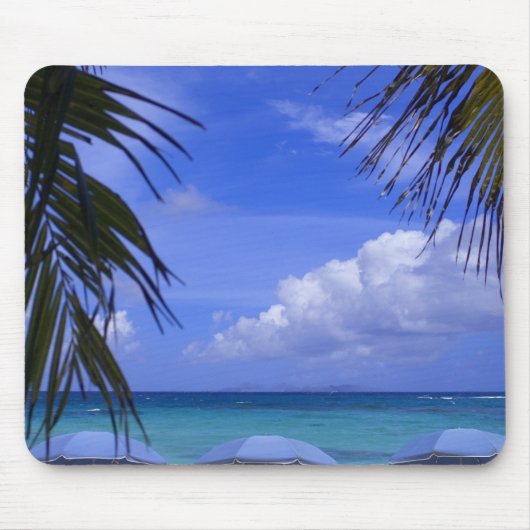 Sonnenschirme am Strand, St. Maarten, Karibik Mousepad (Vorne)
