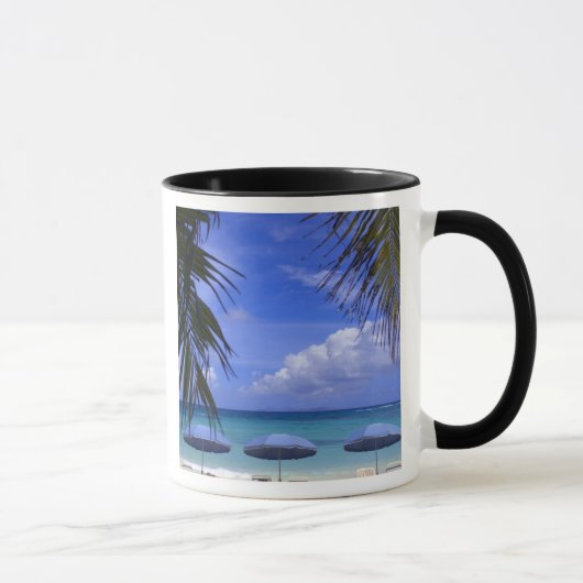 Sonnenschirme am Strand, St. Maarten, Karibik Tasse (Rechts)