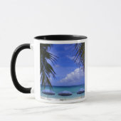 Sonnenschirme am Strand, St. Maarten, Karibik Tasse (Links)