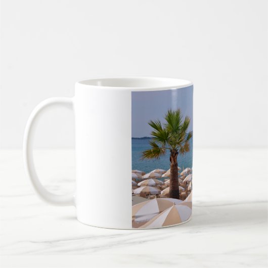 Sonnenschirme in Cannes in Frankreich Kaffeetasse (Links)