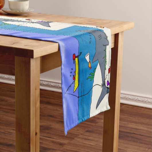 Sonnenschlafhai und Fischerei Cartoon Kurzer Tischläufer (Beispiel)