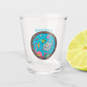 Sonnenseebewohner unter Wasser zeichnend Cartoon Schnapsglas
