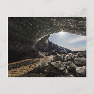 Sonnenstrahlen am Eingang einer Eishöhle Postkarte