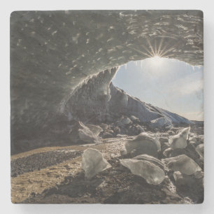 Sonnenstrahlen am Eingang einer Eishöhle Steinuntersetzer