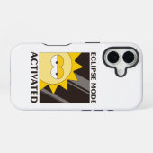 Sonnenstrahlen auf schwarzem Hintergrund iPhone 16 Hülle (Rückseite (Horizontal))