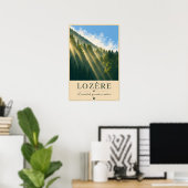 Sonnenstrahlen durch den Bergwald Poster (Heimbüro)