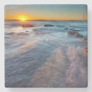 Sonnenstrahlen erhellen den Pazifischen Ozean Steinuntersetzer