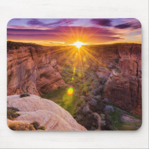 Sonnenstrahlen in Canyon de Chelly, AZ Mousepad