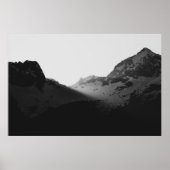 Sonnenstrahlen über den Bergen Poster (Vorne)