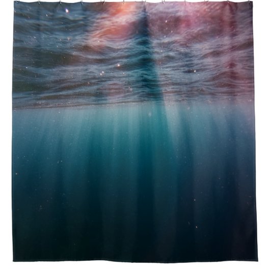 Sonnenstrahlen unter Wasser Duschvorhang (Vorderseite)