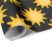 Sonnenstrahlung auf schwarzem Muster Geschenkpapier (Rolleneckpunkt)