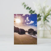 Sonnenstrand mit Felsen Postkarte (Stehend Vorderseite)