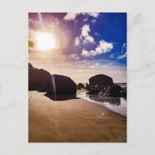 Sonnenstrand mit Felsen Postkarte