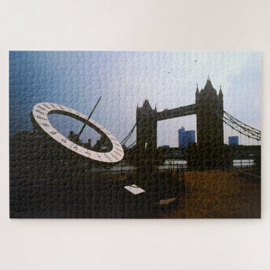 Sonnenstuhl an der Tower Bridge. Puzzle (Horizontal)