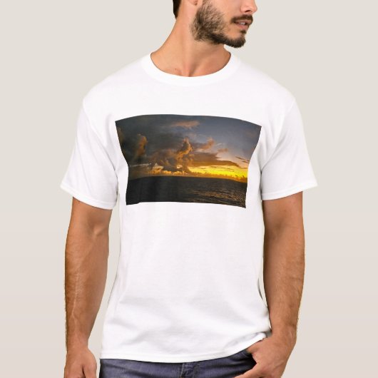 Sonnenuntergang am Äquator, Pazifischer Ozean T-Shirt (Vorderseite)