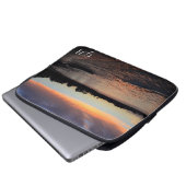 Sonnenuntergang am Fluss (personalisiert) Laptopschutzhülle (Vorne Knopf)