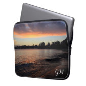 Sonnenuntergang am Fluss (personalisiert) Laptopschutzhülle (Vorderseite Links)
