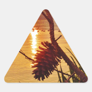 Sonnenuntergang am Pinecone Lake Dreieckiger Aufkleber