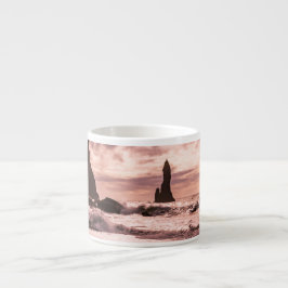 Sonnenuntergang am schwarzen Sandstrand Reynisfjar Espressotasse