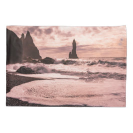 Sonnenuntergang am schwarzen Sandstrand Reynisfjar Kissenbezug