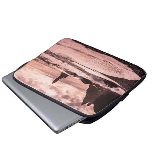 Sonnenuntergang am schwarzen Sandstrand Reynisfjar Laptopschutzhülle (Vorne Knopf)