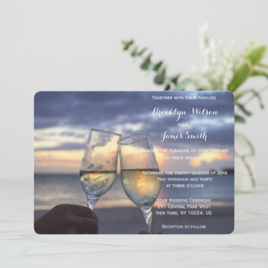 Sonnenuntergang am Strand Hochzeit Einladung (Stehend Vorderseite)