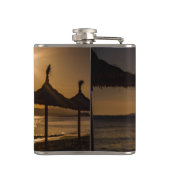 Sonnenuntergang am Strand, Mallorca, Spanien Flachmann (Rückseite)