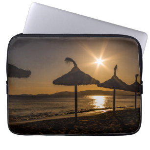 Sonnenuntergang am Strand, Mallorca, Spanien Laptopschutzhülle