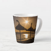 Sonnenuntergang am Strand, Mallorca, Spanien Milchtasse (Rechte Ecke)