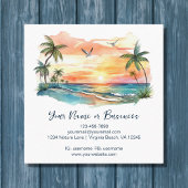Sonnenuntergang am Strand mit tropischer Palme Quadratische Visitenkarte