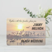 Sonnenuntergang am Strand Thema Hochzeit Einladung (Stehend Vorderseite)
