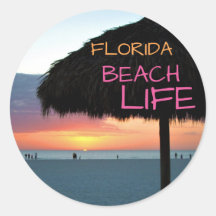 Sonnenuntergang am weißen Sandstrand von Florida