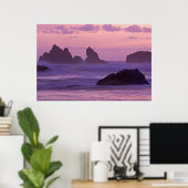 Sonnenuntergang an Bandon Beach Stacks. Poster (Heimbüro)