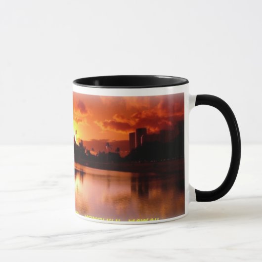 Sonnenuntergang an der Ala Moana Strand-Tasse Tasse (Rechts)