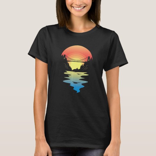 Sonnenuntergang an einem Fluss mit Brücke, die ein T-Shirt (Vorderseite)