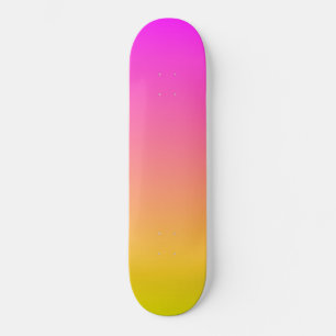 Sonnenuntergang-Annäherungsversuch-rosa und gelbe Skateboard