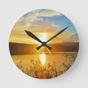 Sonnenuntergang auf dem Bergsee Arrowhead Runde Wanduhr