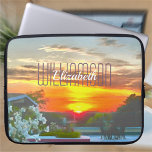 Sonnenuntergang auf dem Dach 2295 Laptopschutzhülle<br><div class="desc">Malerei "Rooftop Sunset 2295" Collection Verbessern Sie den Schutz Ihres Laptops mit einer benutzerdefinierten Hülle. Diese leichten, wasserfesten Ärmel sichern Ihr Gerät, markieren aber auch Ihren einzigartigen Stil mit personalisiertem Text auf dem Design. Sie sind in verschiedenen Größen erhältlich und sorgen für die perfekte Passform für Ihren Laptop und sorgen...</div>