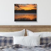 Sonnenuntergang auf dem Lake Wrapped Canvas Print Leinwanddruck (Insitu (Schlafzimmer))