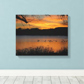 Sonnenuntergang auf dem Lake Wrapped Canvas Print Leinwanddruck (Insitu (Holzboden))