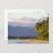 Sonnenuntergang auf dem Vulkan mit tropischem Stra Postkarte (Vorne/Hinten)