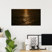 Sonnenuntergang auf dem Wasser Abstrakte Ozeanfoto Poster (Heimbüro)
