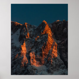 Sonnenuntergang auf den majestätischen Bergen Poster