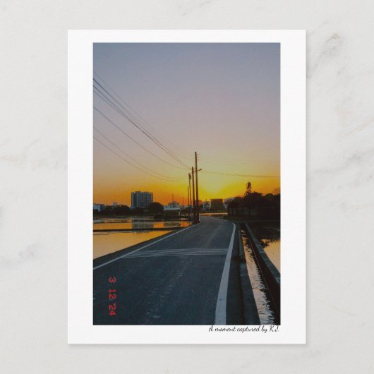 Sonnenuntergang auf der Landstraße Postkarte (Vorderseite)