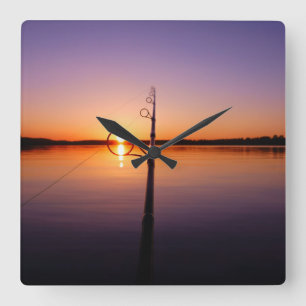 Sonnenuntergang auf einem See, der durch eine Ange Quadratische Wanduhr