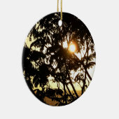 Sonnenuntergang durch Bäume I Tropische Fotografie Keramikornament (Rechts)