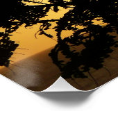 Sonnenuntergang durch Bäume I Tropische Fotografie Poster (Ecke)