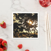 Sonnenuntergang durch Bäume I Tropische Fotografie Serviette (Beispiel)