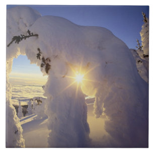 Sonnenuntergang durch die Schneegassen im Großen B Fliese