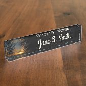 Sonnenuntergang durch die tropische Küste der Palm Namensplakette (Seite)